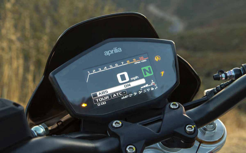 Aprilia Dorsoduro 900 specs