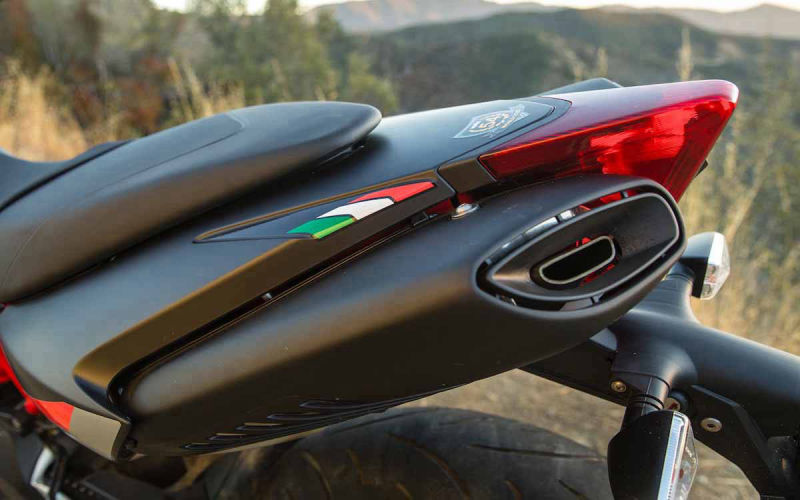 Aprilia Dorsoduro 900 specs