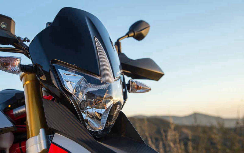 Aprilia Dorsoduro 900 specs