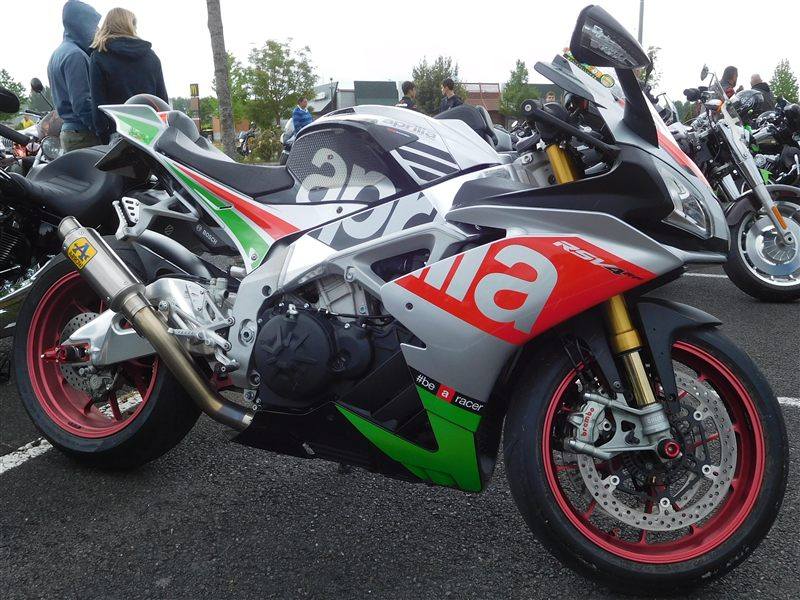 APRILIA RSV4 RF 2017