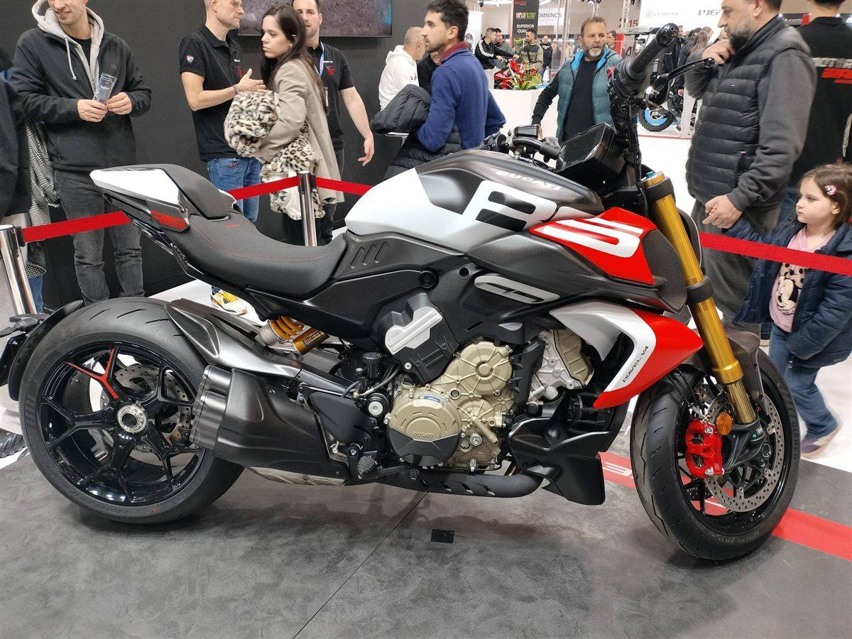 DUCATI DIAVEL V4 2023