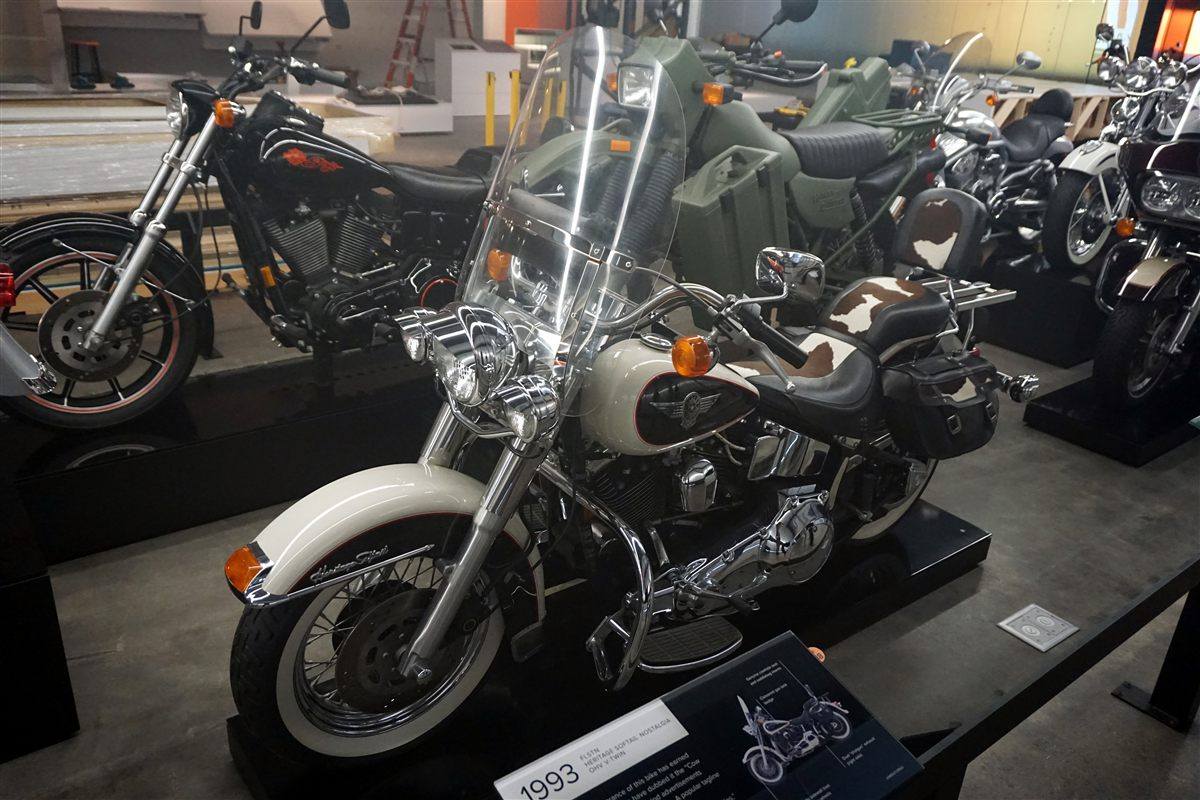 HARLEY-DAVIDSON SOFTAIL NOSTALGIA COW GLIDE 1993