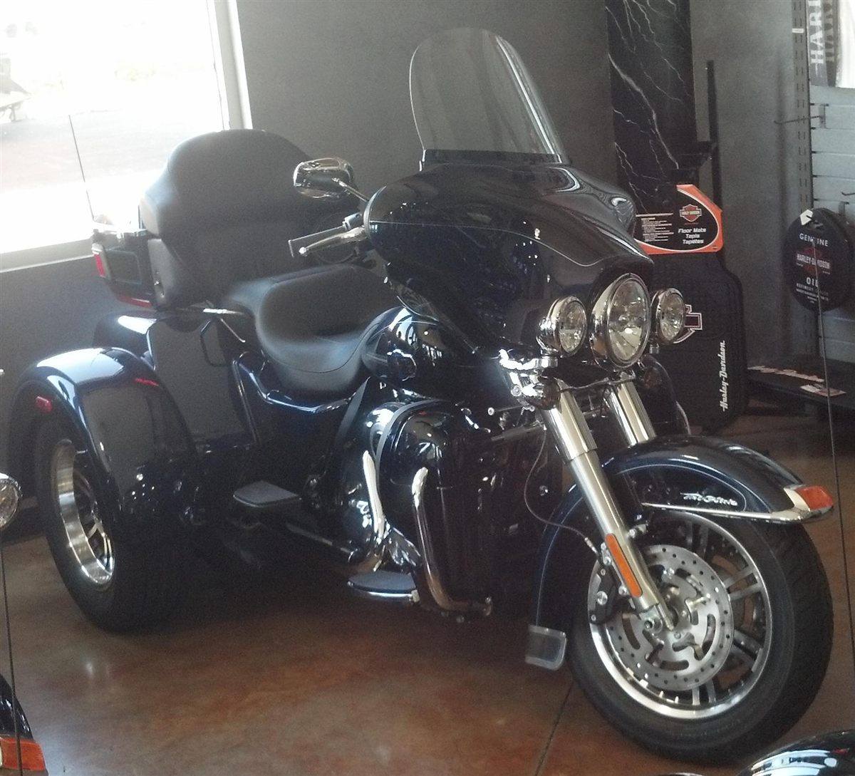 HARLEY-DAVIDSON TRI GLIDE ULTRA CLASSIC FLHTCUTG 2010