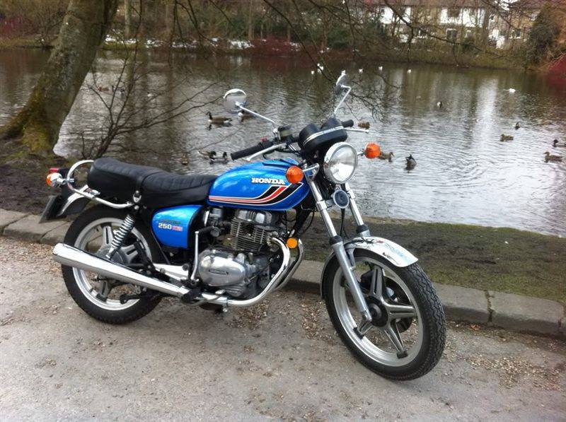 HONDA CB 250T DREAM / HAWK 1977