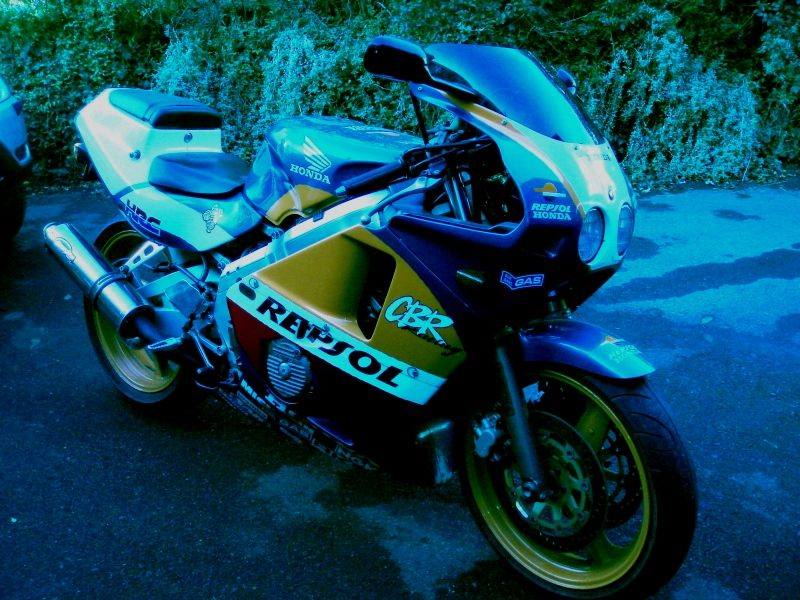 HONDA CBR 400RR 1989