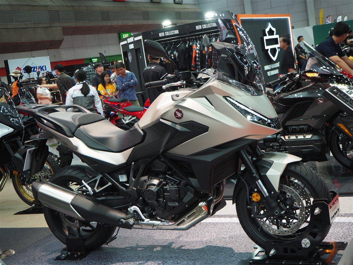HONDA NT1100 / ELECTRONIC SUSPENSION 2026