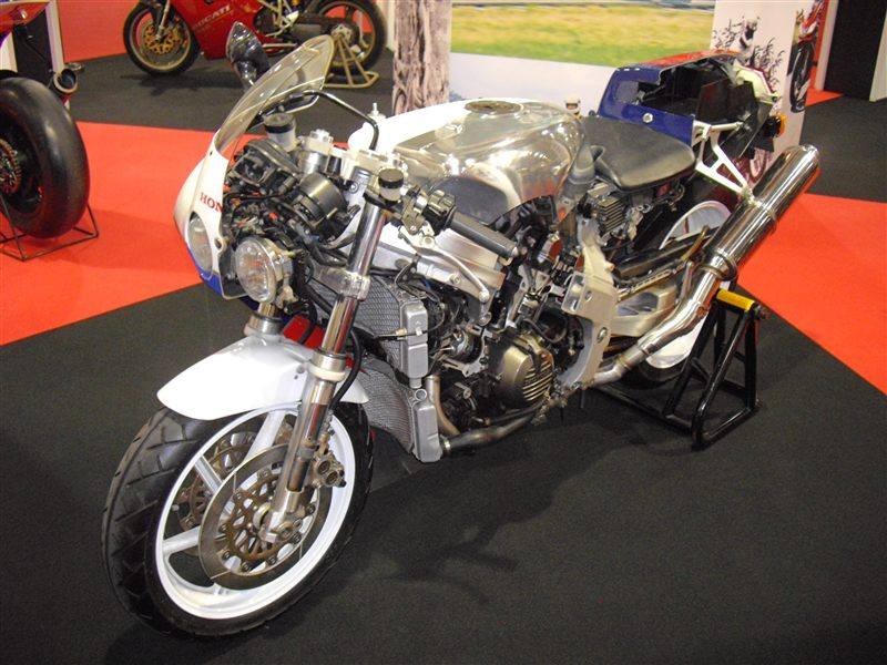 HONDA RC 30 1987