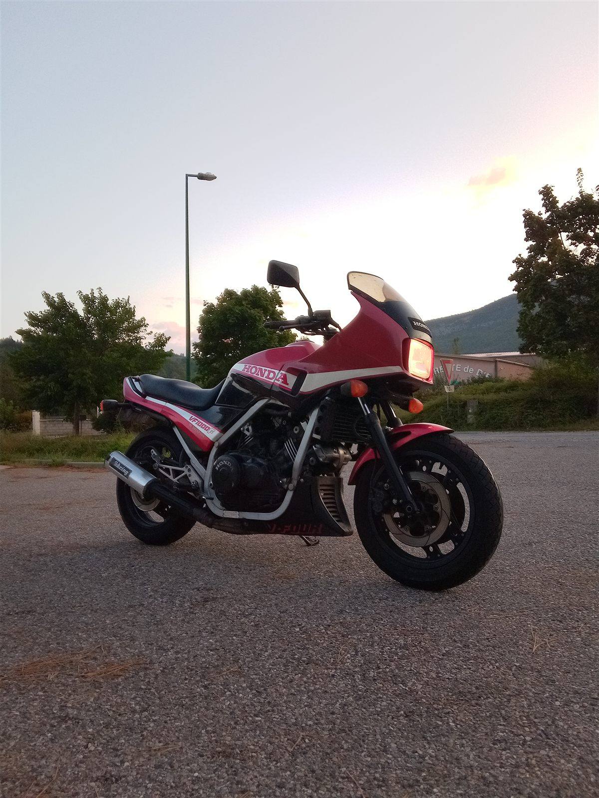 HONDA VF 1000F 1984