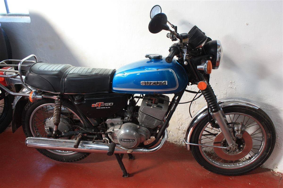 SUZUKI GT 250 1974