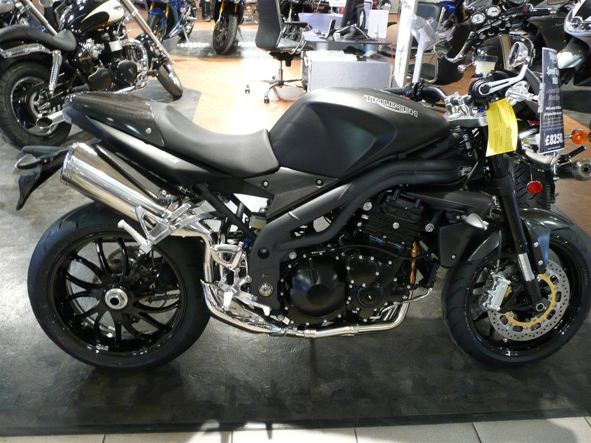 TRIUMPH SPEED TRIPLE 1050 2009
