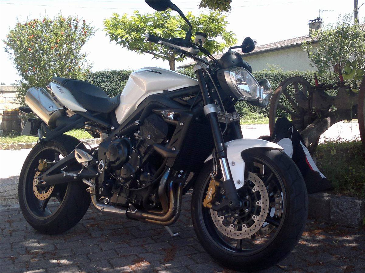 TRIUMPH STREET TRIPLE 675R 2012