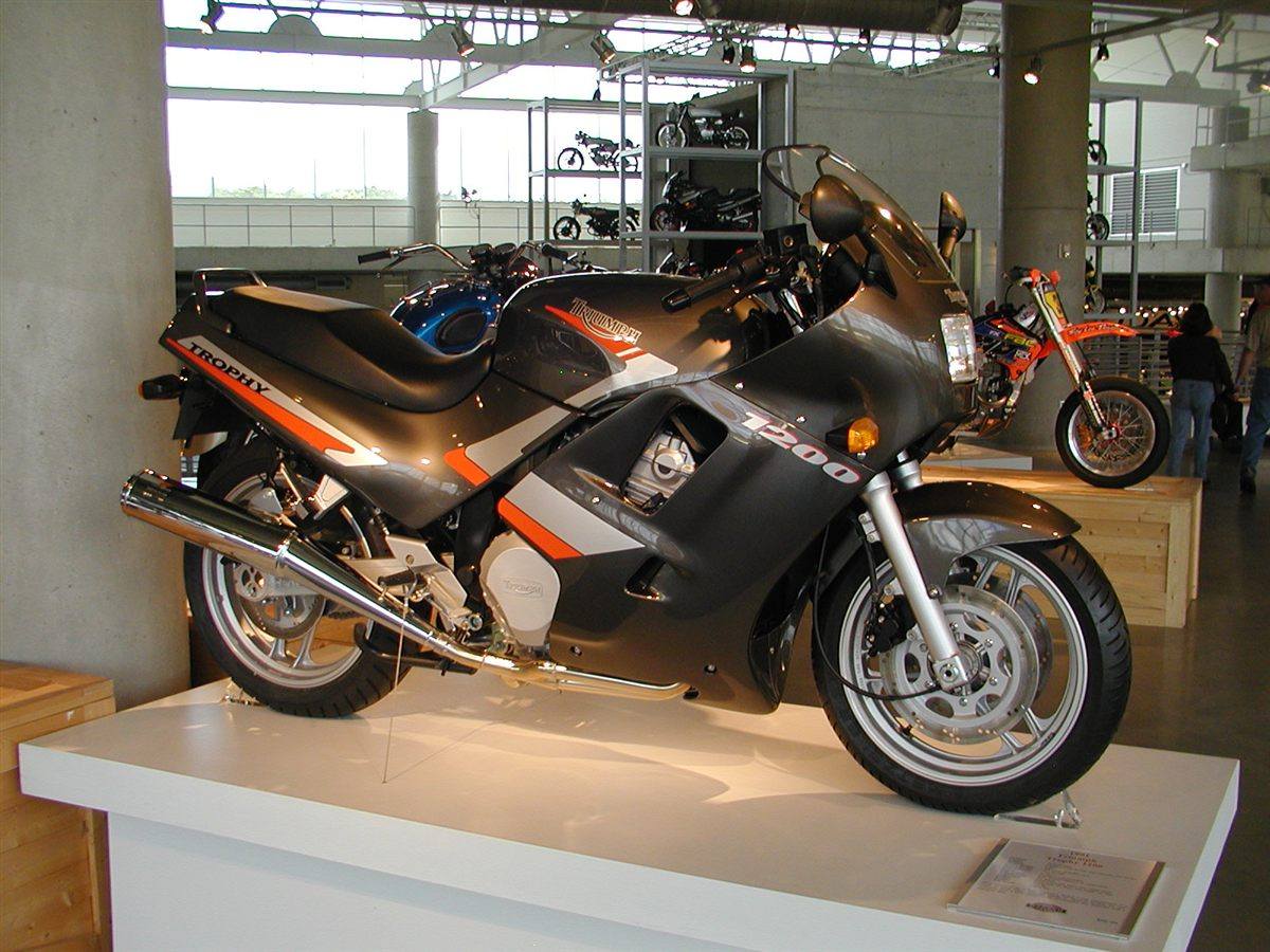 TRIUMPH TROPHY 1200 2002 - 2003