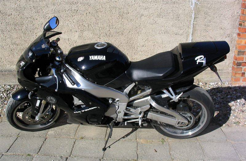 YAMAHA YZF-1000 R1 2004